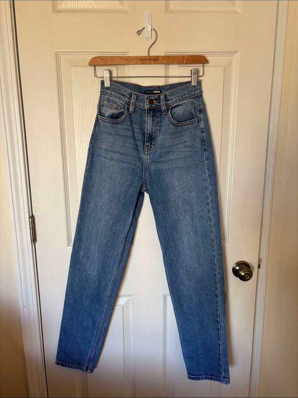 Fashion Nova High Rise Mom Jeans Size 1 | Medium Wash